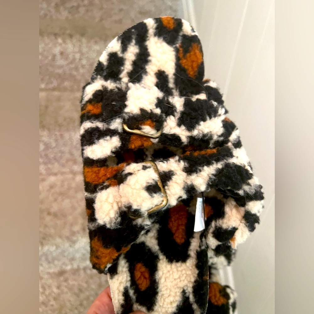 Secret Treasures Furry Leopard Sandals Size 10